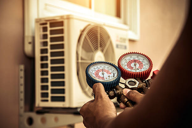 Professional Hvac technician working in Dumfries, VA